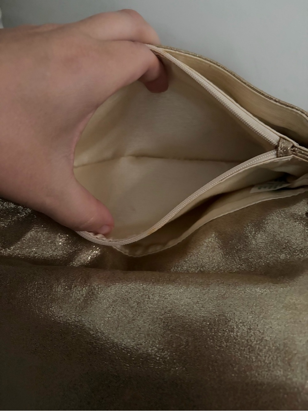 Lilly Pulitzer Gold Metallic Crush Clutch Chain Trim Bag - Picture 6 of 7